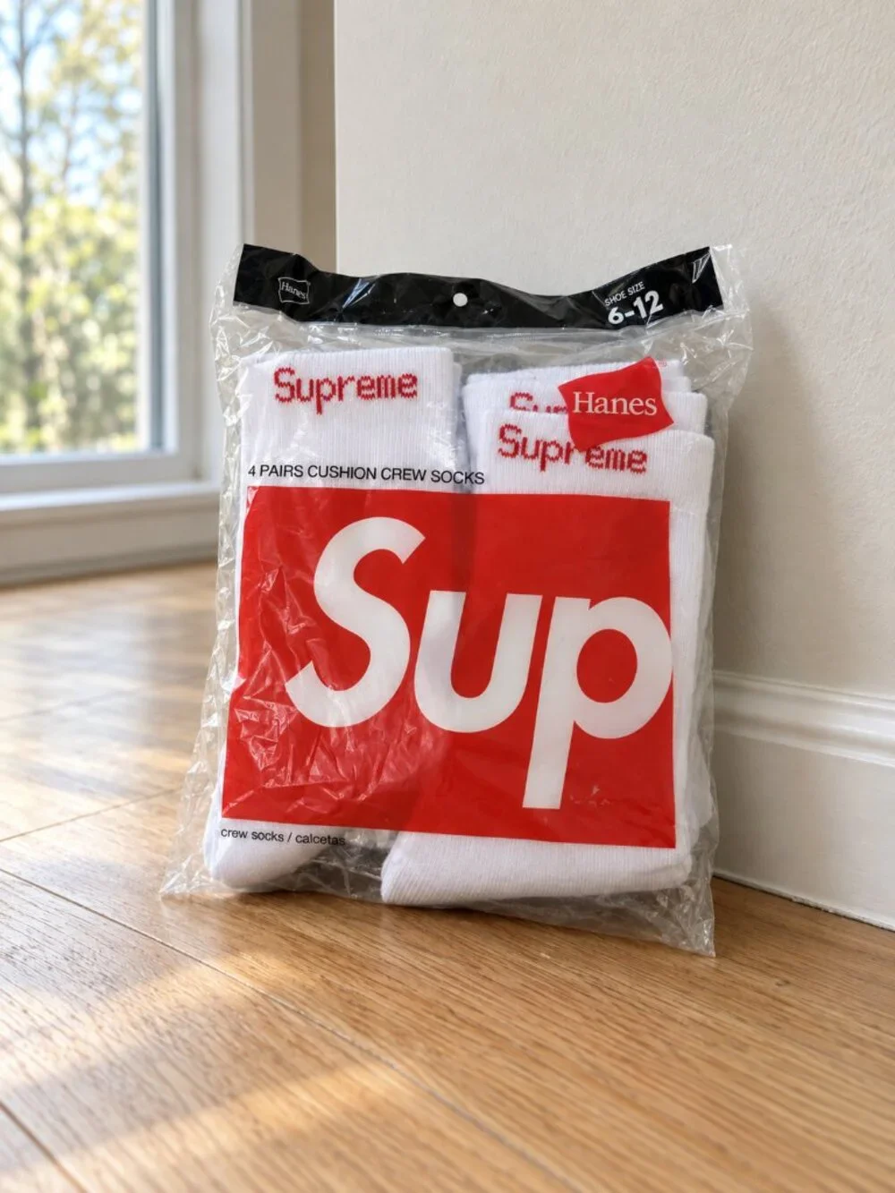 Supreme x Hanes White Crew Socks 4-Pack Size 6-12 New Sealed